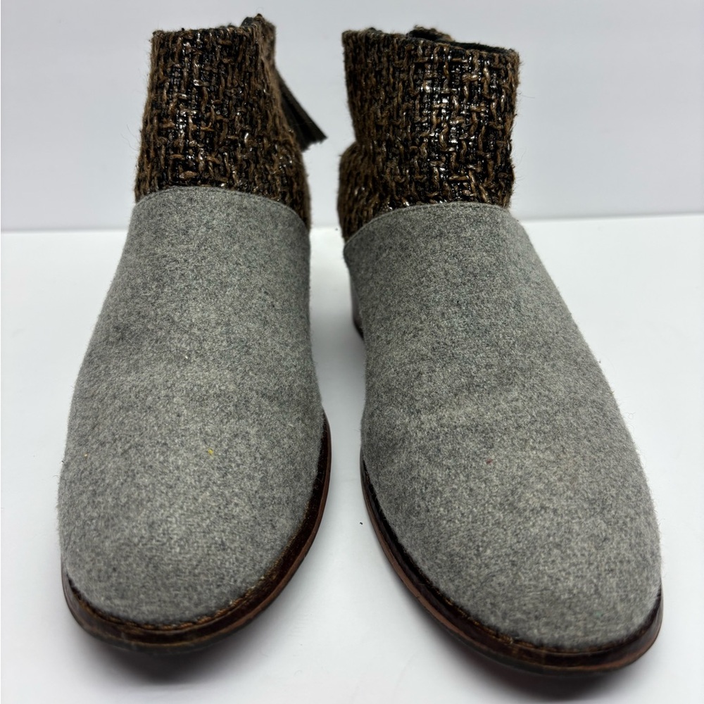 Toms Gray Wool Slip-On Ankle Shoes with Brown Knit Collar, size 9.5, box 33